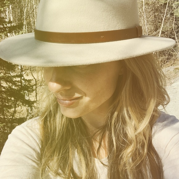 Meet your Posher, Emily - Picture 1 of 1